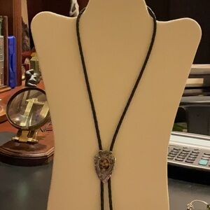 EUC Western Arrowhead Bolo Tie Leather strap Unisex